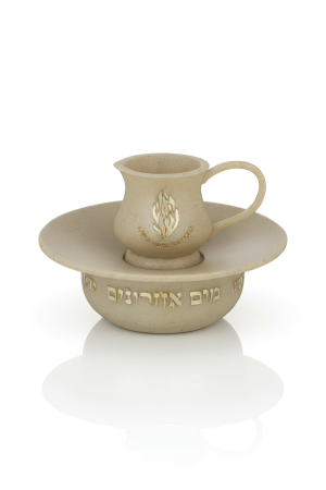 נטלת מים אחרונים מפוליריזן מהודר