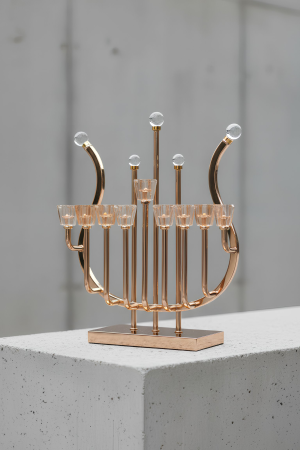 חנוכיית נבל יוקרתית עם קני קריסטל